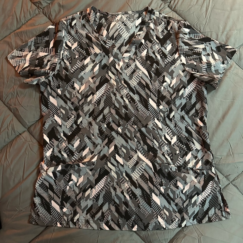 Uniform Advantage Scrub top M